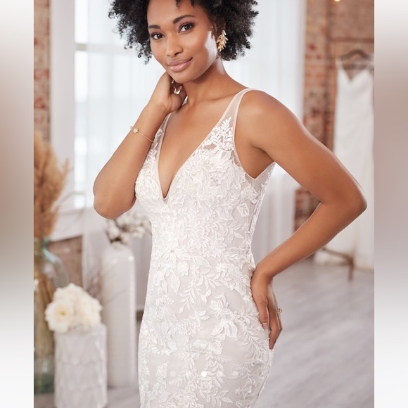 Maggie Sottero Greenley Wedding Dress - Picture 2 of 10